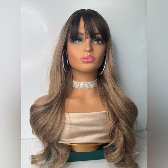 Balayage Caramel Blonde Wavy Wig with Dark Roots - Realistic appearance - Picture 3 of 7